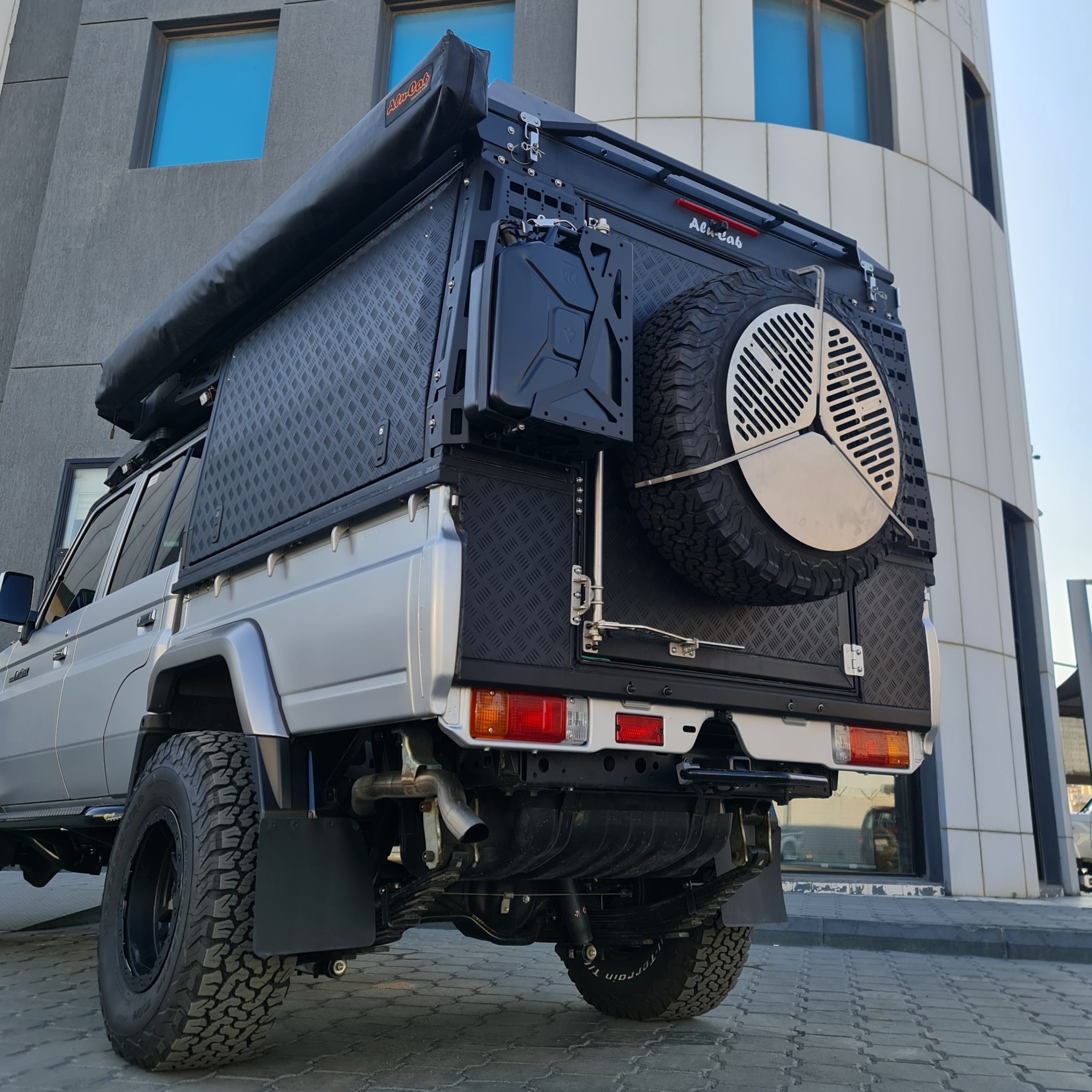 LC79 CANOPY CAMPER