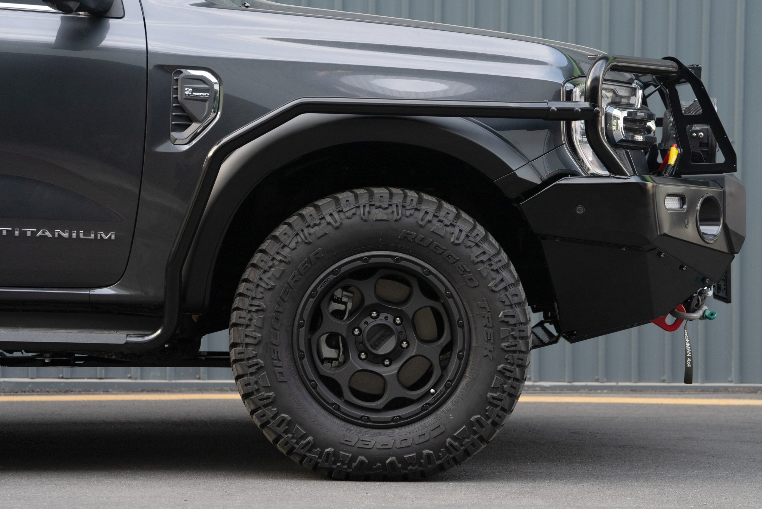 FORD EVEREST 2022+ SIDE STEPS AND RAILS