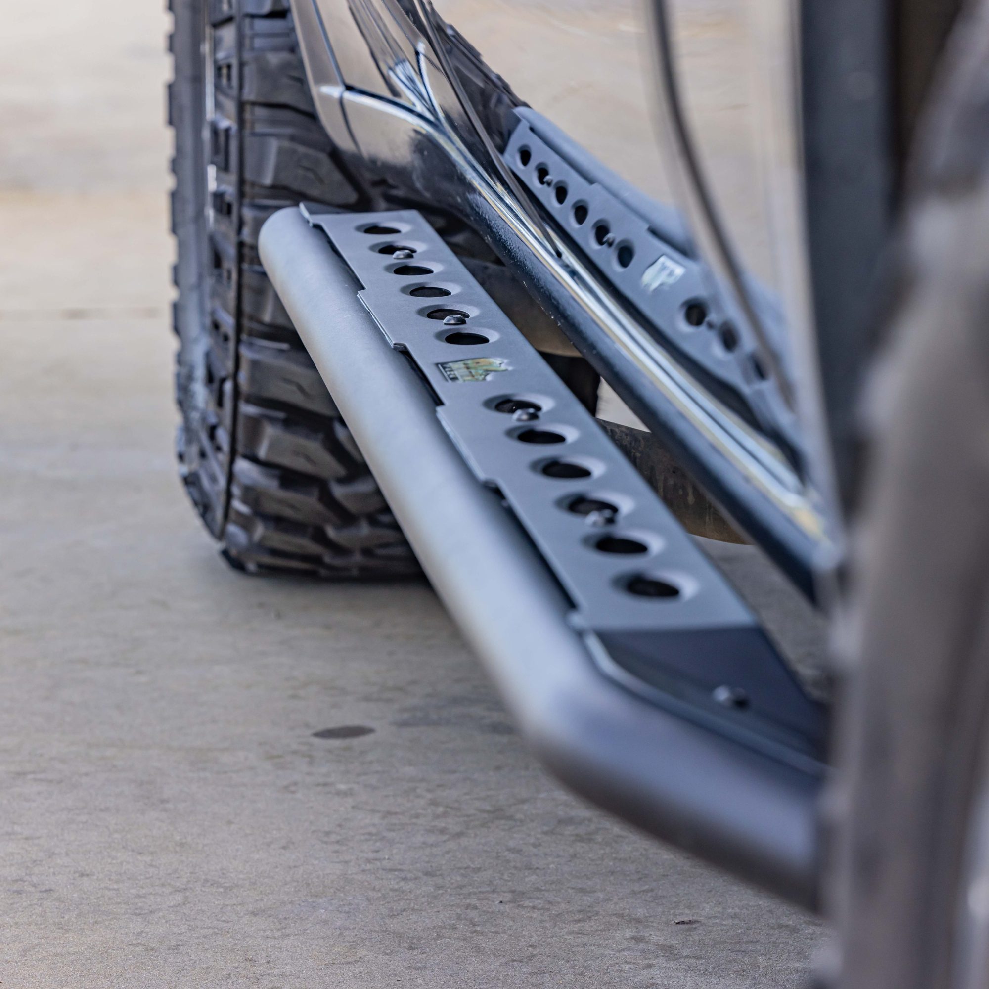 SILVERADO 1500 RAID SIDE STEPS 2019+